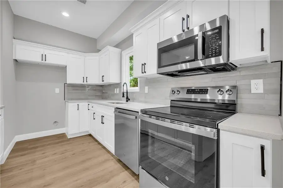 Furnished interior view inside a new home in , Franklin Springs (Image 8).