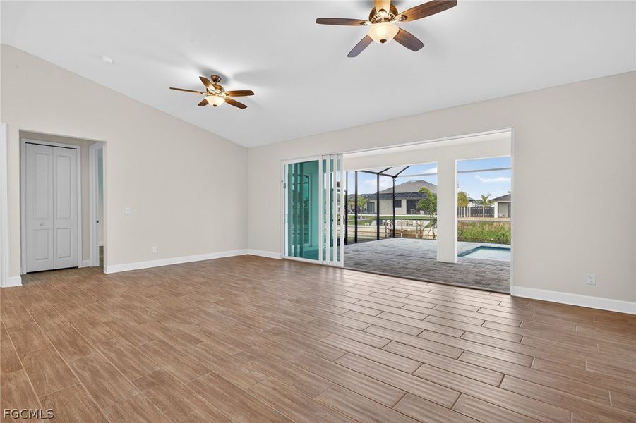 Spacious, unfurnished interior of a new home in Cape Coral, Cape Coral (Image 24).