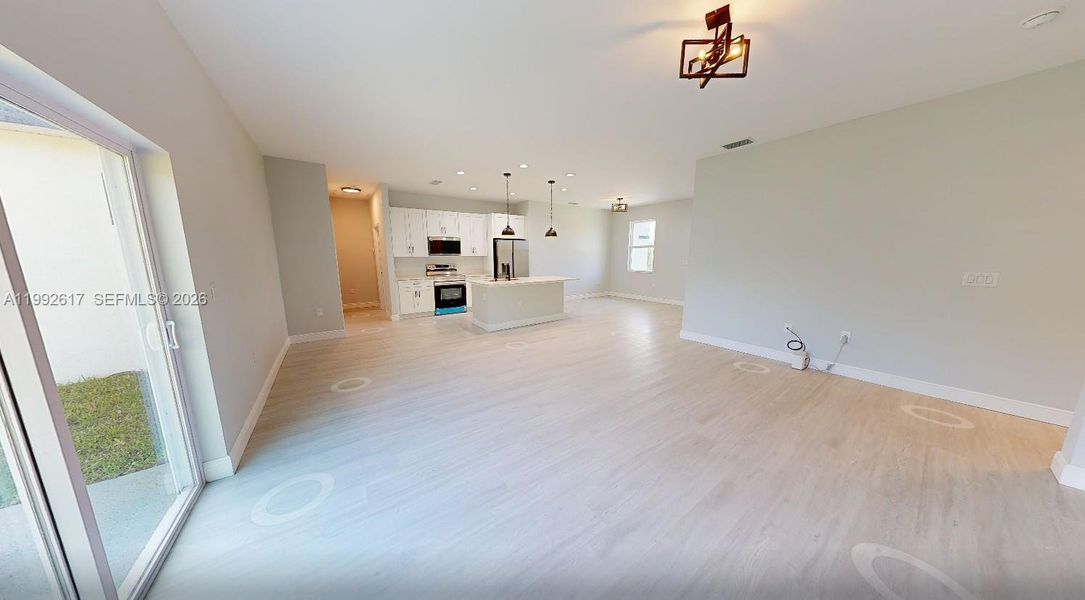 Spacious, unfurnished interior of a new home in , Port Charlotte (Image 11).