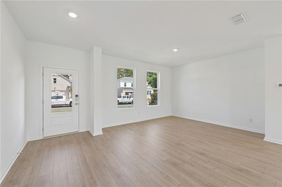 Spacious, unfurnished interior of a new home in Windance Lake, Loganville (Image 18).