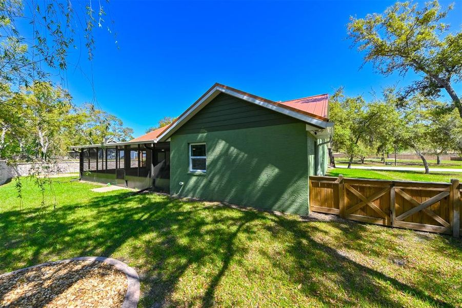 Exterior details and patio area of a home in , Lecanto (Image 26).