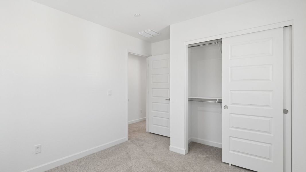 Spacious, unfurnished interior of a new home in The Buttes at Mystic, Peoria (Image 35).