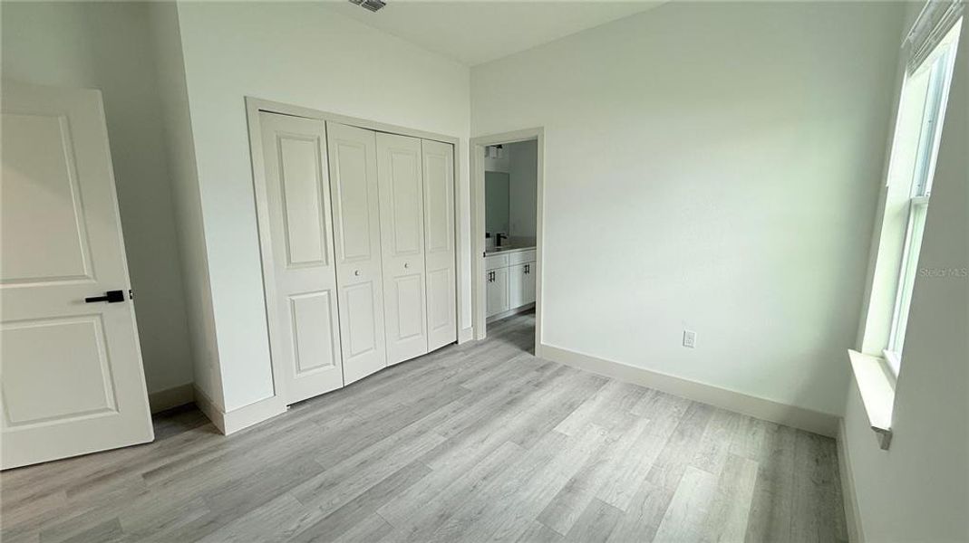 Spacious, unfurnished interior of a new home in , Ocala (Image 27).