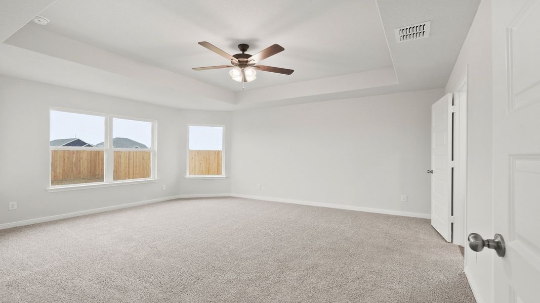 Spacious, unfurnished interior of a new home in Swenson Heights, Seguin (Image 20).
