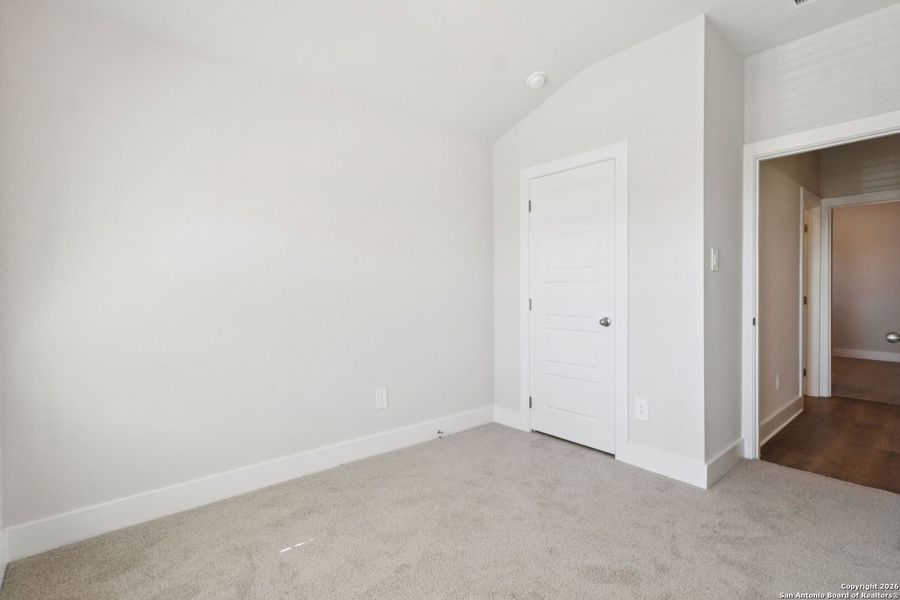 Spacious, unfurnished interior of a new home in Lark Canyon, New Braunfels (Image 16).