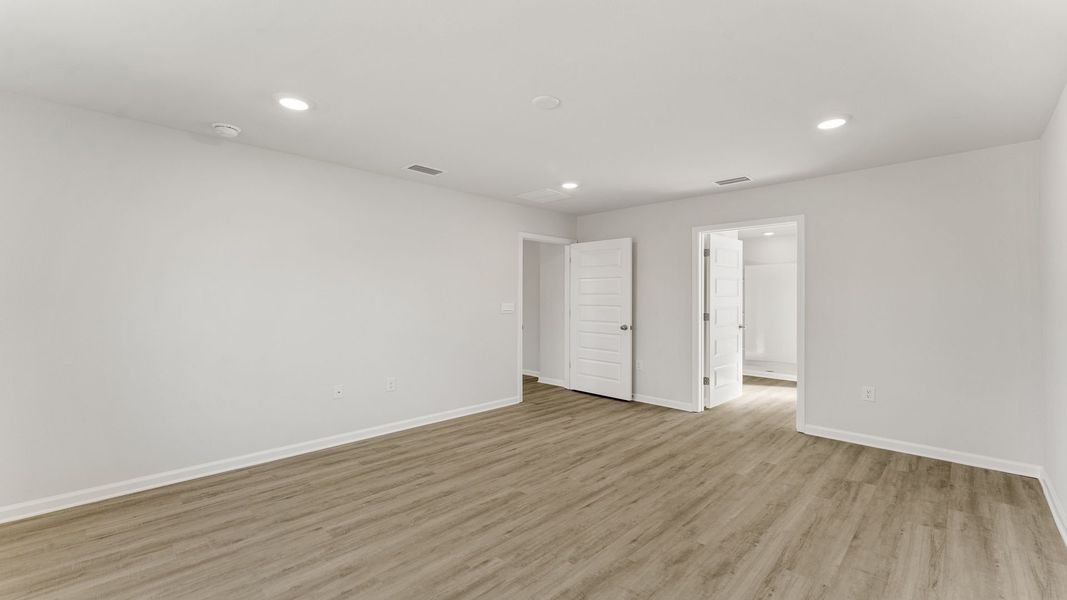 Spacious, unfurnished interior of a new home in Palmetto Bluff, Port Saint Joe (Image 30).