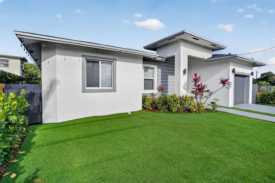 Exterior details and patio area of a home in , Fort Lauderdale (Image 4).