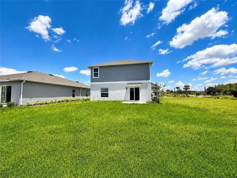 Exterior details and patio area of a home in , Kissimmee (Image 3).