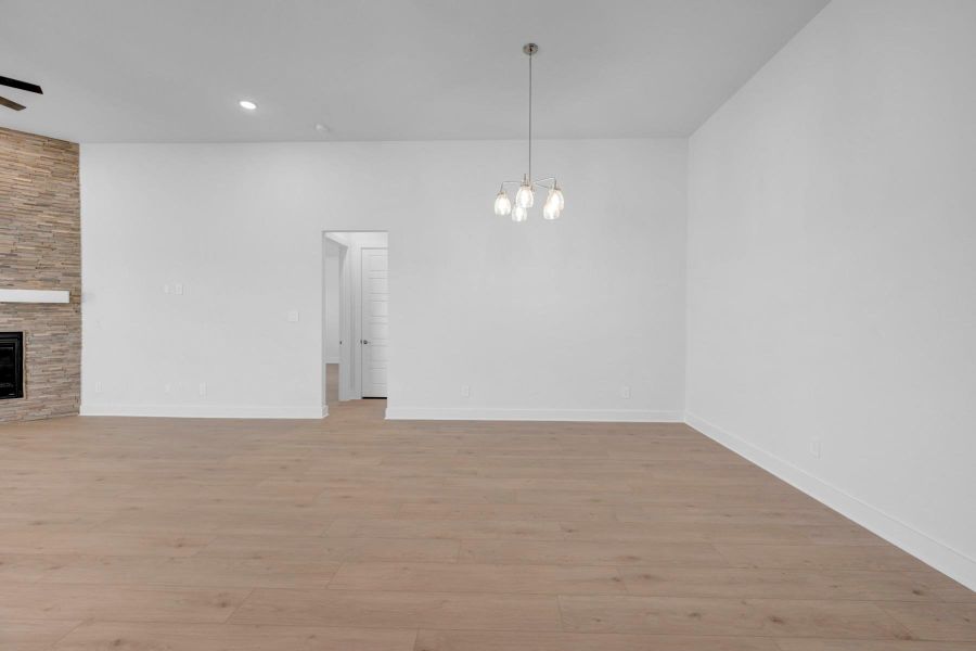 Spacious, unfurnished interior of a new home in Lone Star Landing, Montgomery (Image 37).
