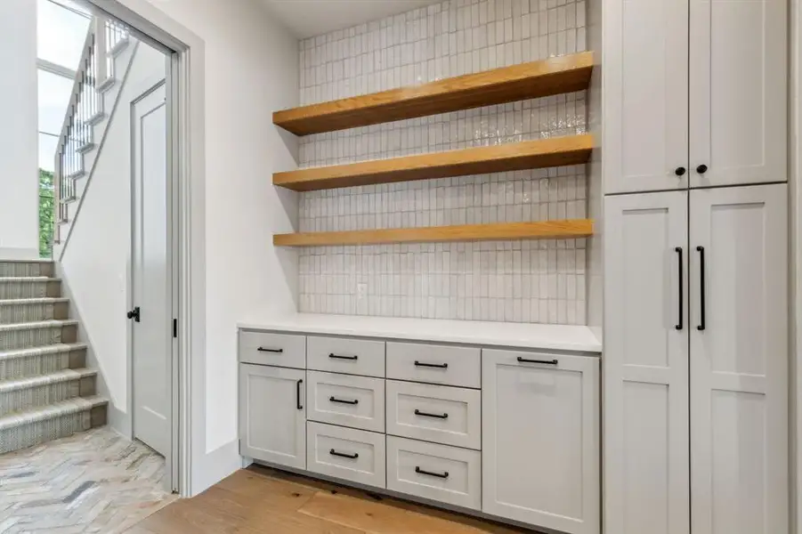 Furnished interior view inside a new home in , Malakoff (Image 12).