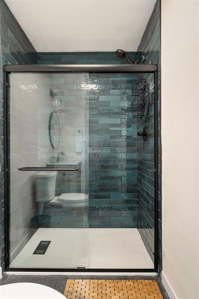 Big drop-pan walk-in shower with stand-out tile surround.
