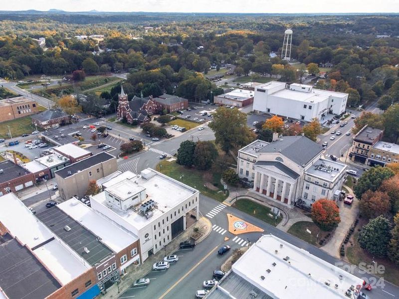 Lincolnton County Courthouse Built in 1921.