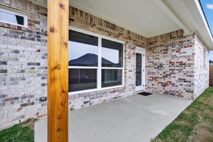 Exterior details and patio area of a home in , Mabank (Image 3).