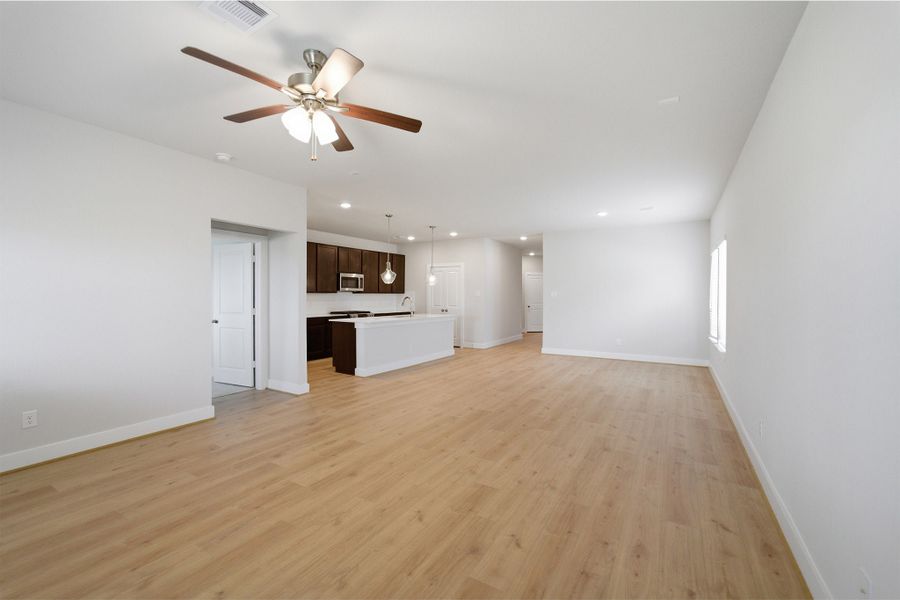 Spacious, unfurnished interior of a new home in Bay Creek, Baytown (Image 21).
