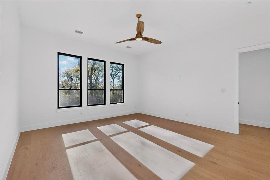 Spacious, unfurnished interior of a new home in , Arlington (Image 24).