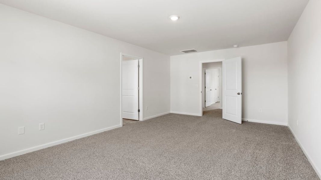 Spacious, unfurnished interior of a new home in Sage Grove, Lyman (Image 35).