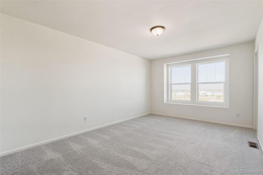 Spacious, unfurnished interior of a new home in Turnberry, Commerce City (Image 30).