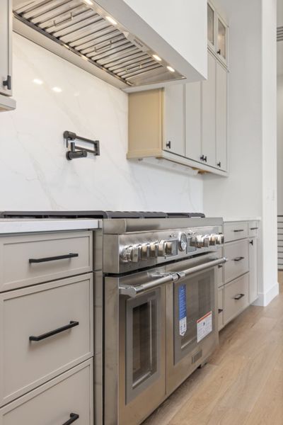 1727 Abundance - Kitchen