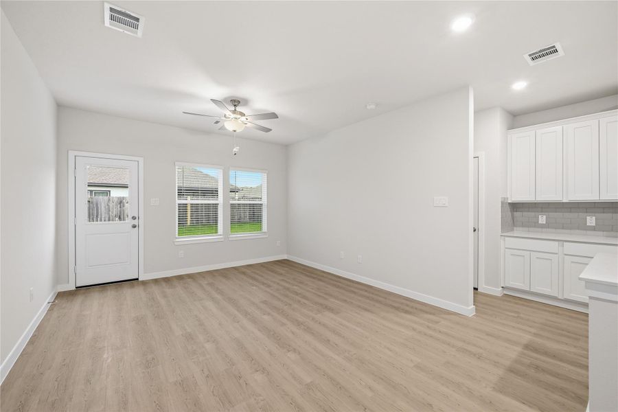 Spacious, unfurnished interior of a new home in Hunters Creek, Baytown (Image 20). Spacious, unfurnished interior of a new home in Hunters Creek, Baytown (Image 20).