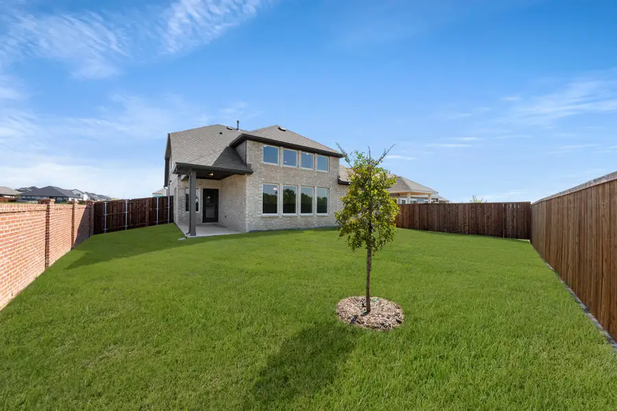 Representative exterior details of a home built from the Honor by Rockwell Homes in Creekside, Royse City (Image 4).