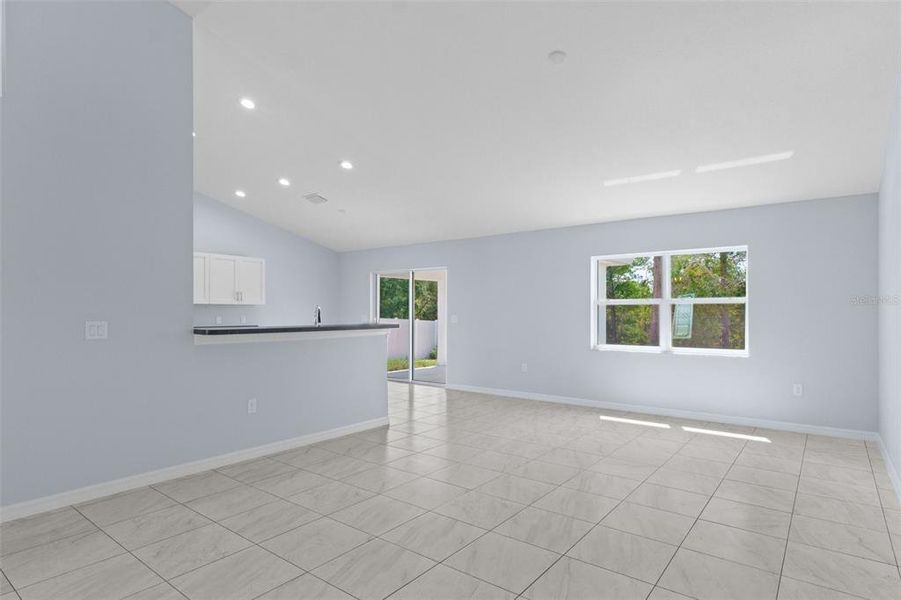 Spacious, unfurnished interior of a new home in , Weeki Wachee (Image 21).