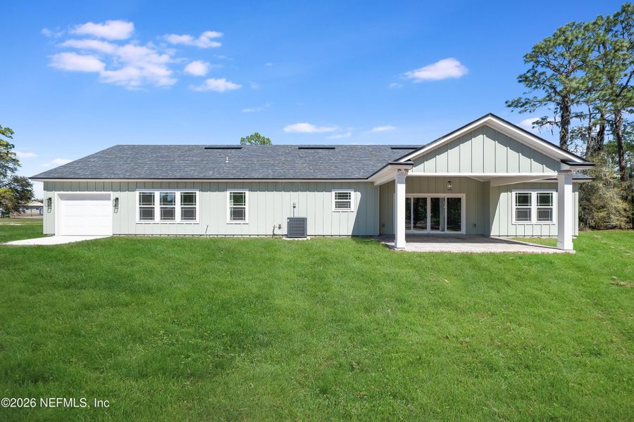 Exterior details and patio area of a home in , Palatka (Image 16).