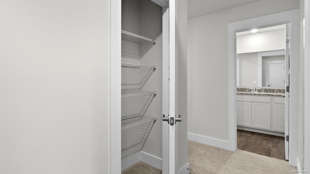 Spacious, unfurnished interior of a new home in Vineyard Trail, Jacksonville (Image 36).