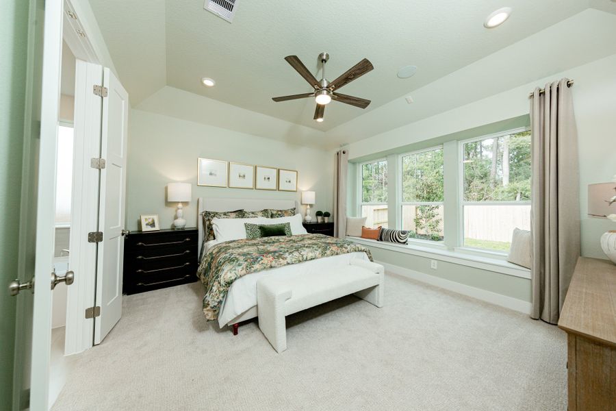 Representative furnished interior of a home built from the Meridian by Beazer Homes in Amira, Tomball (Image 8).