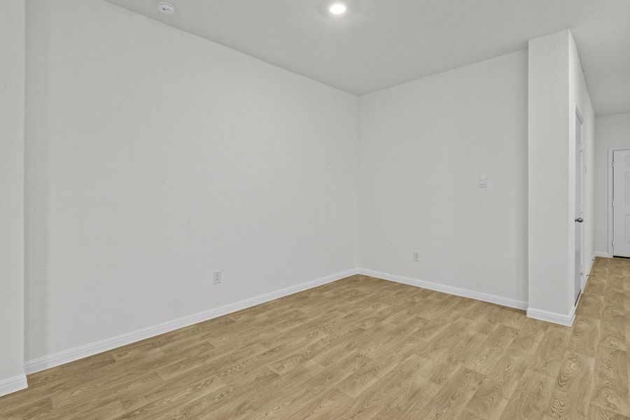 Spacious, unfurnished interior of a new home in Trace, San Marcos (Image 12).