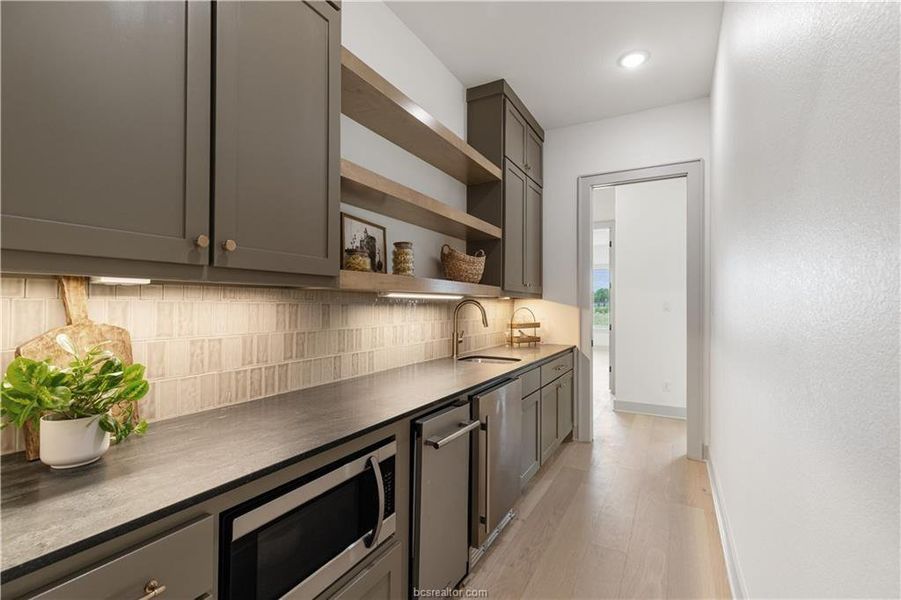 Furnished interior view inside a new home in , Bryan (Image 14).