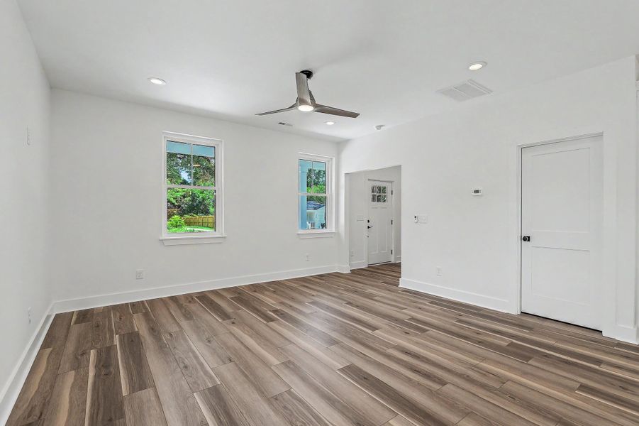 Spacious, unfurnished interior of a new home in , Charleston (Image 19).