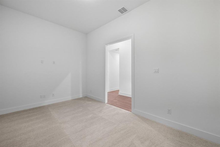 Spacious, unfurnished interior of a new home in Ridge Crossing, Waxahachie (Image 13). Spacious, unfurnished interior of a new home in Ridge Crossing, Waxahachie (Image 13).