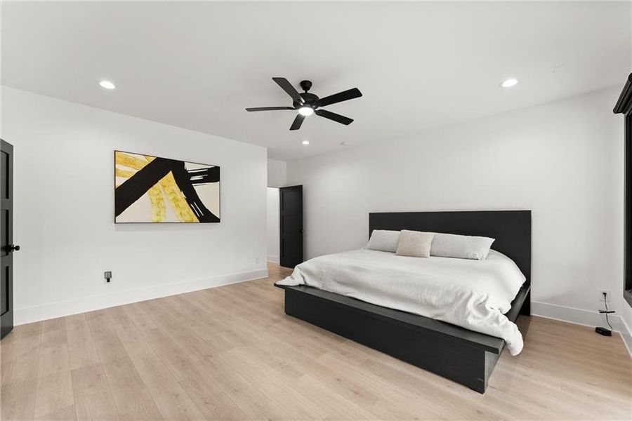 Furnished interior view inside a new home in , Hartwell (Image 40).