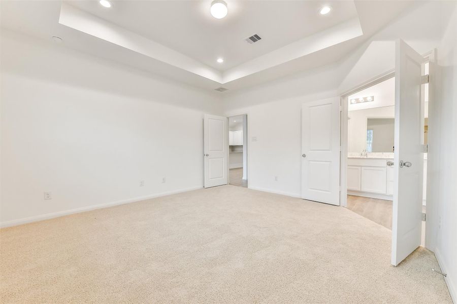 Spacious, unfurnished interior of a new home in King Oaks Village, Baytown (Image 15).