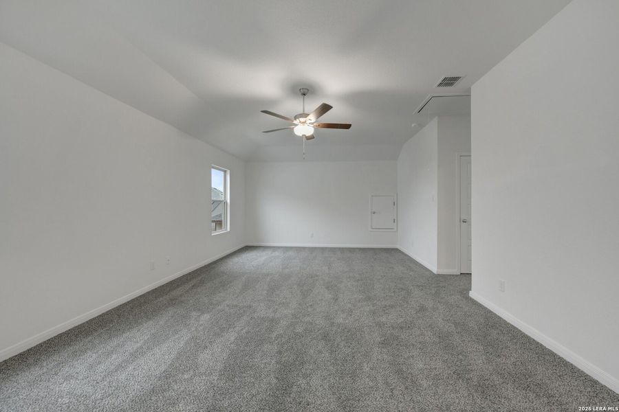 Spacious, unfurnished interior of a new home in Park Place, New Braunfels (Image 38).