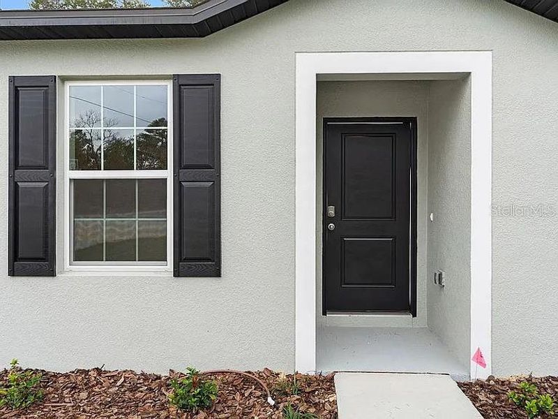 Exterior details and patio area of a home in Royal Highlands, Brooksville (Image 3).