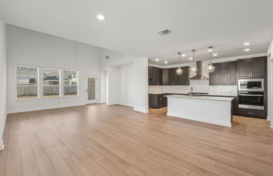 Spacious, unfurnished interior of a new home in Santa Rita Ranch, Liberty Hill (Image 40).