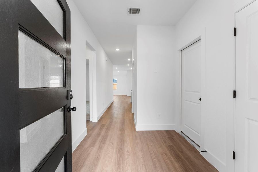 Spacious, unfurnished interior of a new home in Chapel Lakes, Montgomery (Image 19).