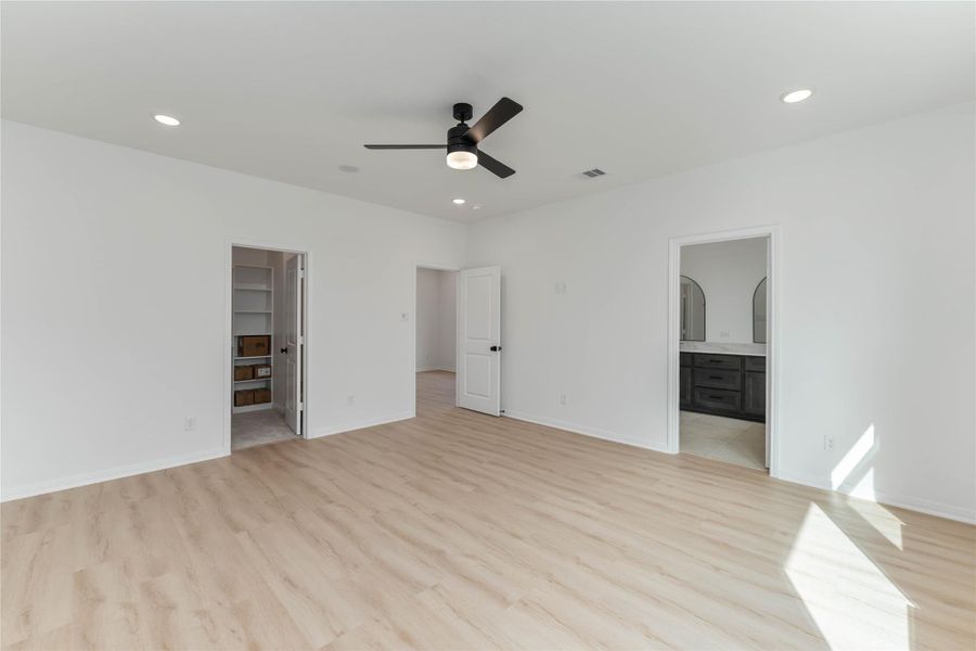 Spacious, unfurnished interior of a new home in , Houston (Image 47).
