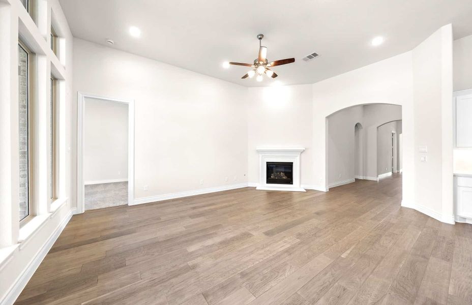 Representative unfurnished interior of a home built from the 2464 by Ravenna Homes in The Highlands 55′, Porter (Image 29). Representative unfurnished interior of a home built from the 2464 by Ravenna Homes in The Highlands 55′, Porter (Image 29).
