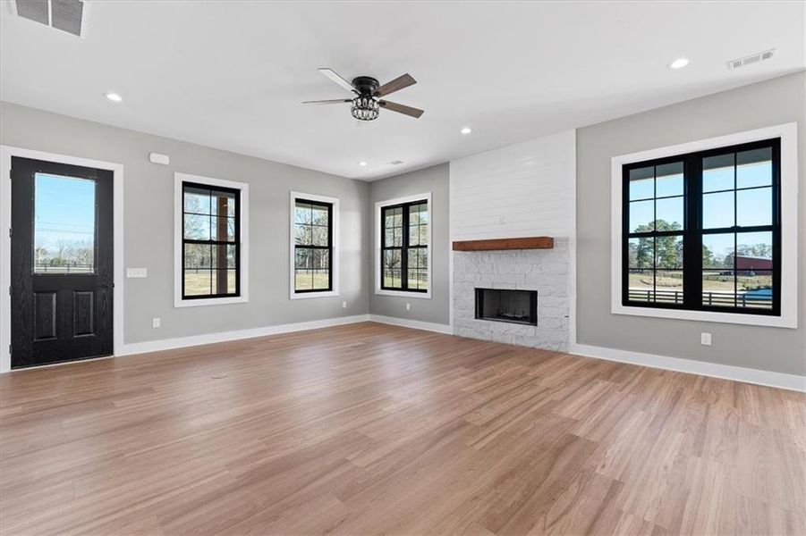 Spacious, unfurnished interior of a new home in , Bremen (Image 18).