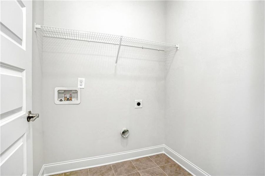 Spacious, unfurnished interior of a new home in Waters Edge, Mansfield (Image 11).