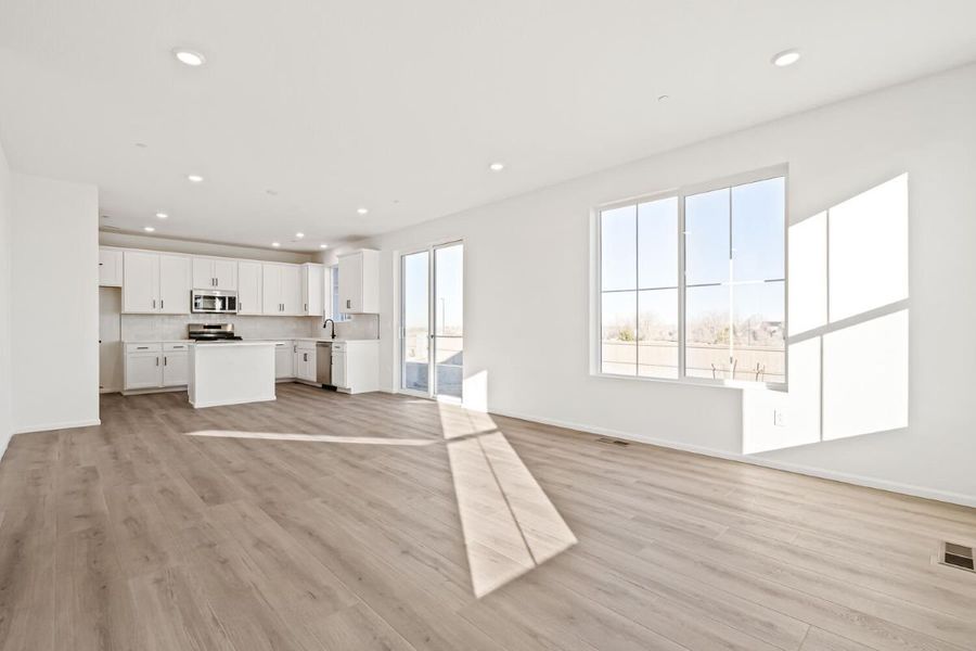 Spacious, unfurnished interior of a new home in The Nest Classic at Canyon Creek, Erie (Image 14).