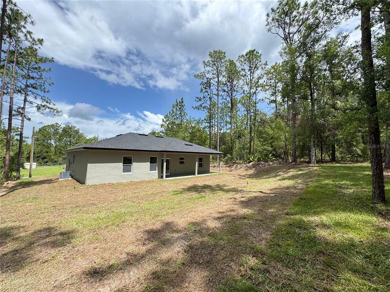 Exterior details and patio area of a home in , Dunnellon (Image 24).