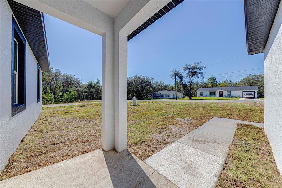 Exterior details and patio area of a home in , Ocklawaha (Image 3).