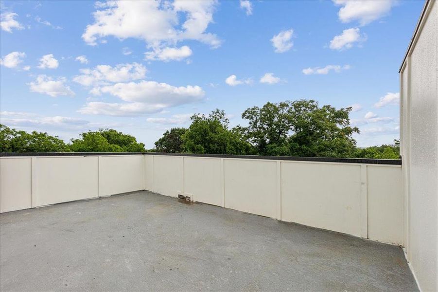 Exterior details and patio area of a home in , Dallas (Image 15).