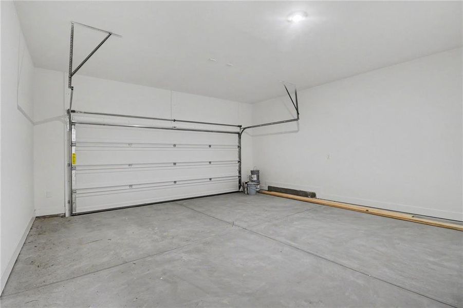 Spacious, unfurnished interior of a new home in Thunder Ridge, Dawsonville (Image 53).