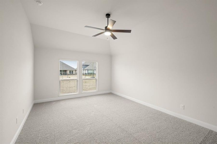 21_318 Bowrider- Primary Suite-1