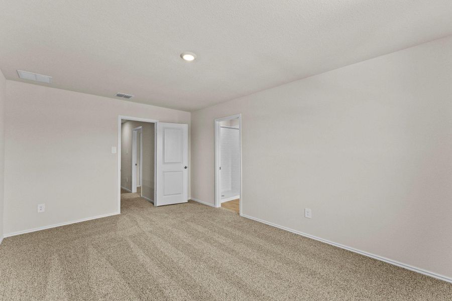 Spacious, unfurnished interior of a new home in Avenida, Converse (Image 25).