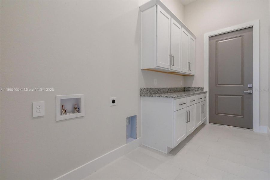 Furnished interior view inside a new home in Reunion Resort, Reunion (Image 18).